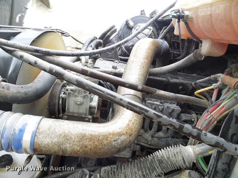 image for item DF7166 2002 Freightliner Century Class truck tractor