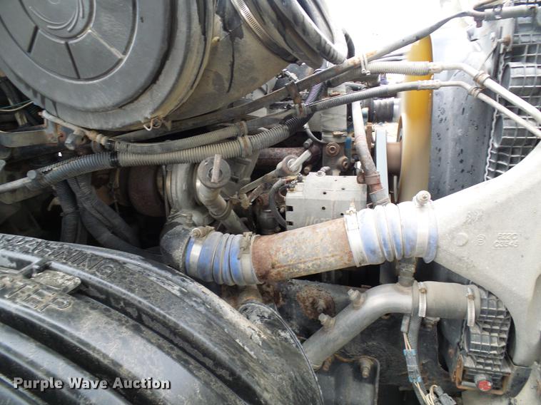 image for item DF7166 2002 Freightliner Century Class truck tractor