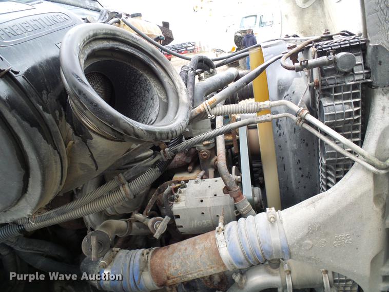 image for item DF7166 2002 Freightliner Century Class truck tractor