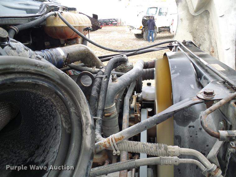 image for item DF7166 2002 Freightliner Century Class truck tractor