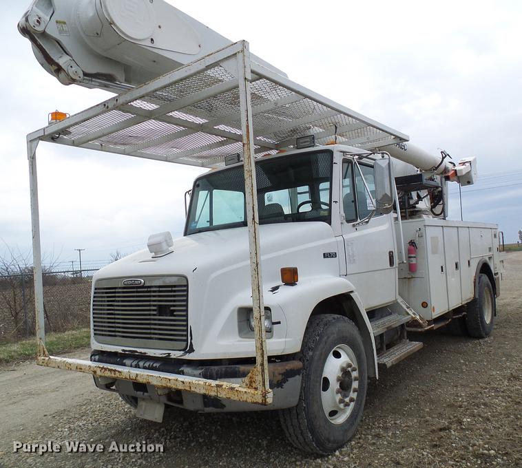 image for item DF7167 2001 Freightliner FL70 bucket truck