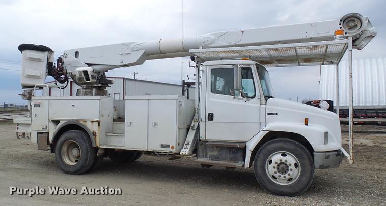 image for item DF7167 2001 Freightliner FL70 bucket truck