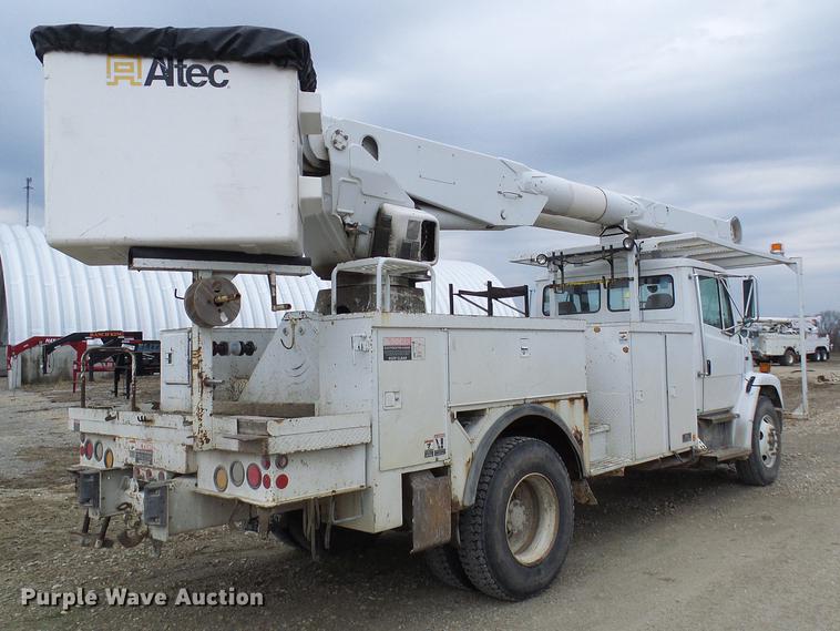 image for item DF7167 2001 Freightliner FL70 bucket truck