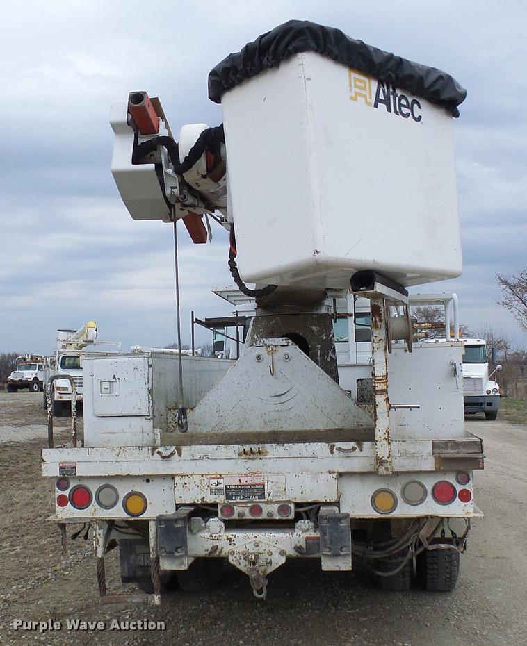 image for item DF7167 2001 Freightliner FL70 bucket truck