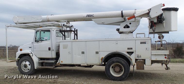 image for item DF7167 2001 Freightliner FL70 bucket truck