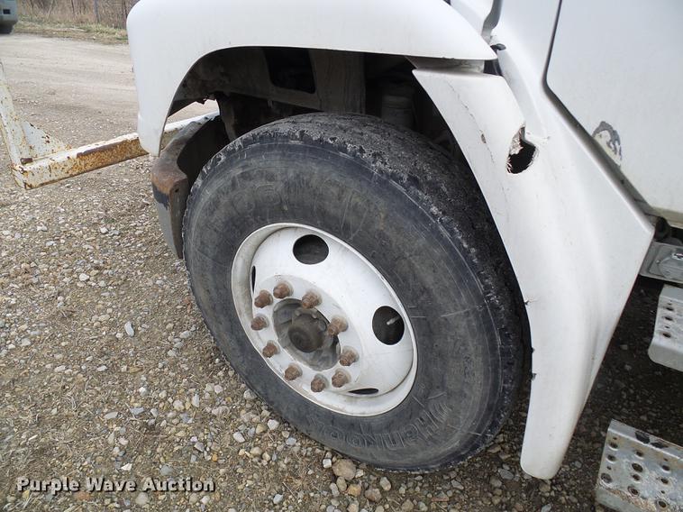 image for item DF7167 2001 Freightliner FL70 bucket truck