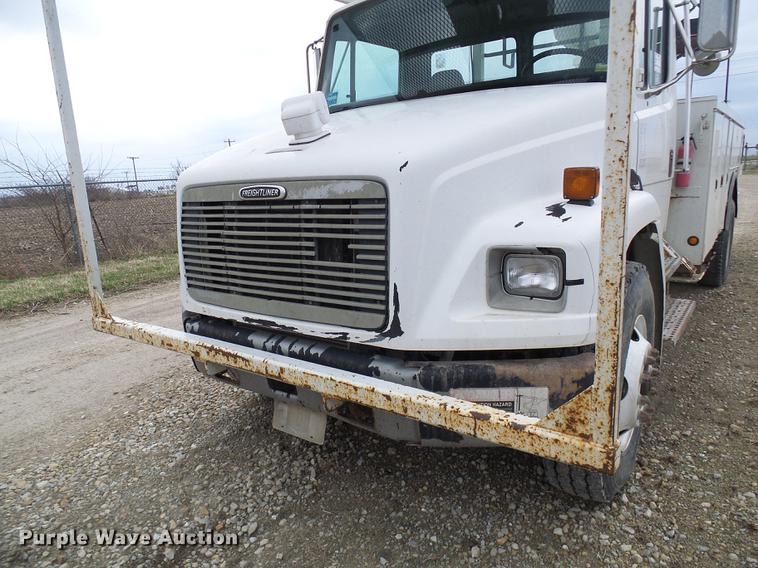 image for item DF7167 2001 Freightliner FL70 bucket truck