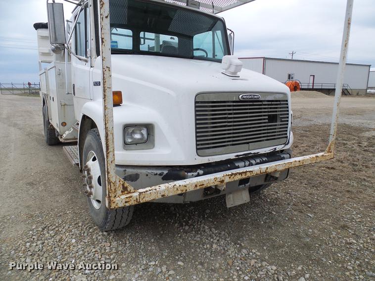 image for item DF7167 2001 Freightliner FL70 bucket truck