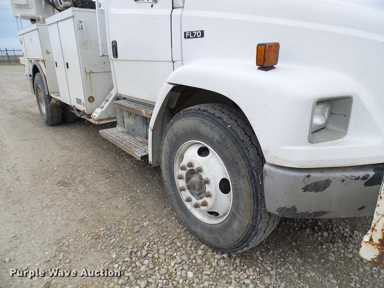 image for item DF7167 2001 Freightliner FL70 bucket truck
