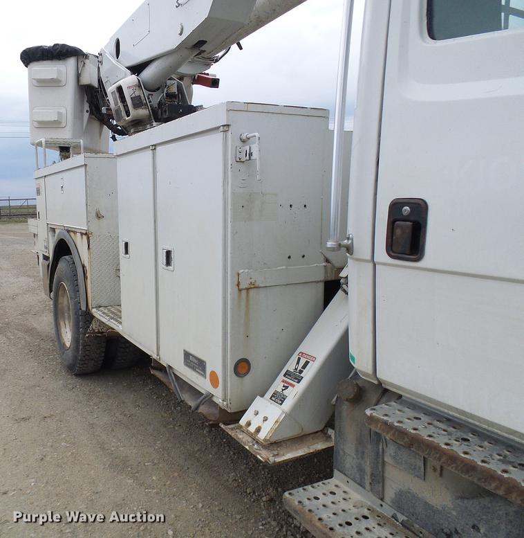 image for item DF7167 2001 Freightliner FL70 bucket truck