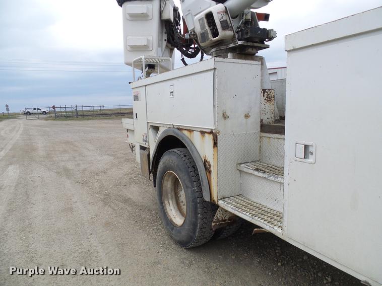 image for item DF7167 2001 Freightliner FL70 bucket truck
