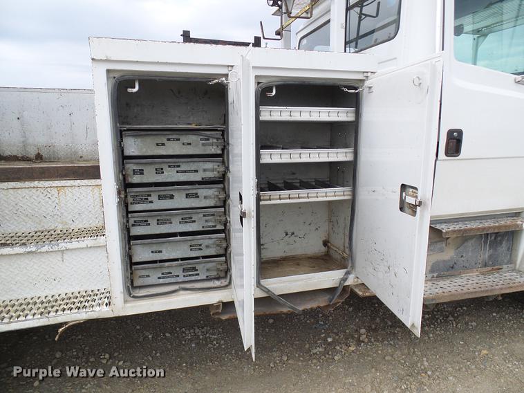 image for item DF7167 2001 Freightliner FL70 bucket truck