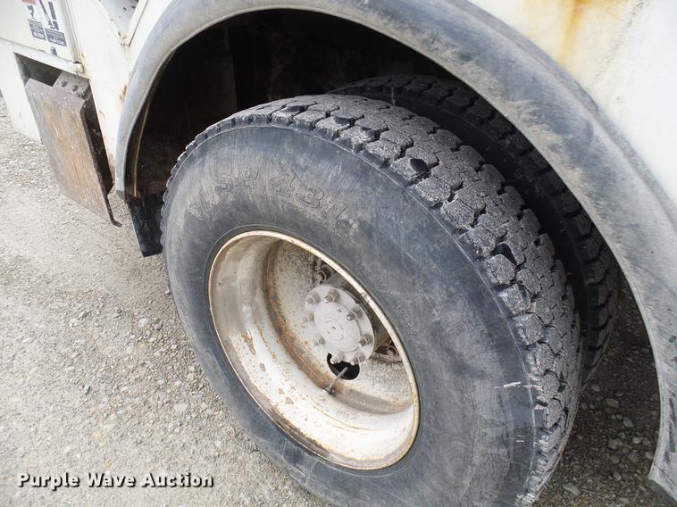 image for item DF7167 2001 Freightliner FL70 bucket truck