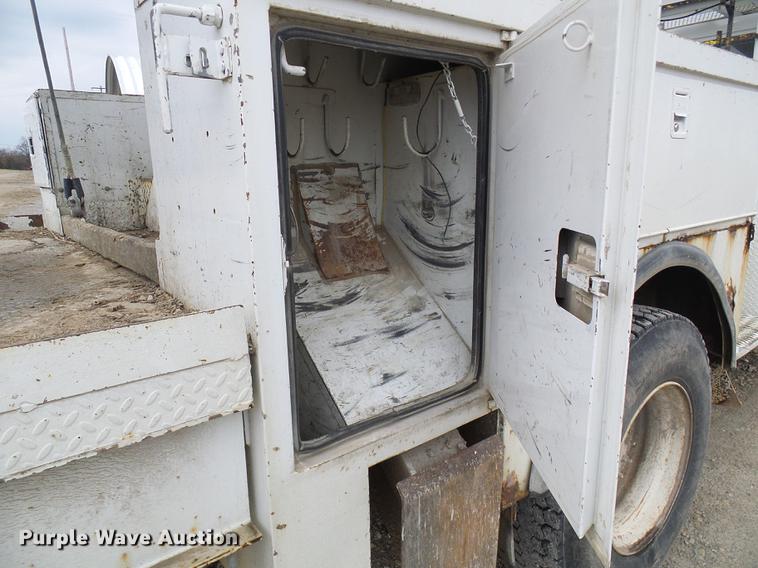 image for item DF7167 2001 Freightliner FL70 bucket truck