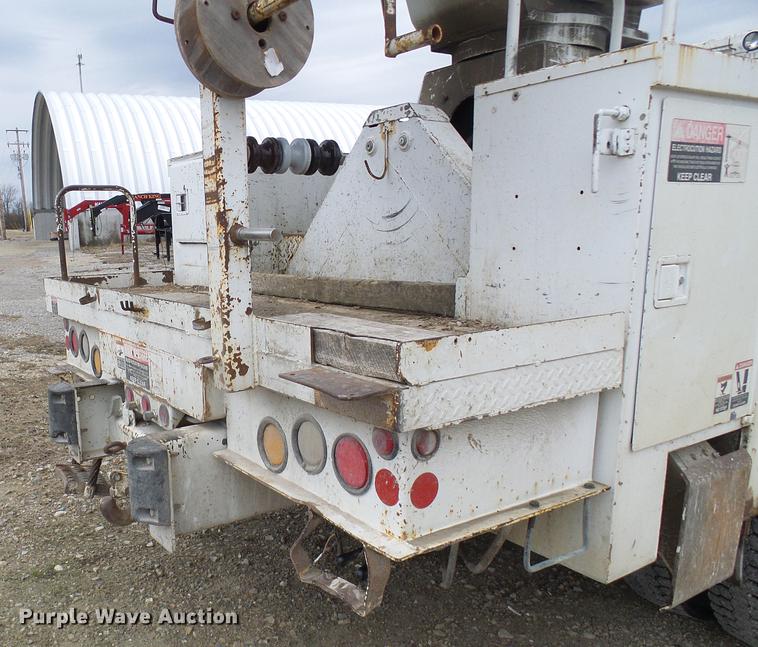 image for item DF7167 2001 Freightliner FL70 bucket truck