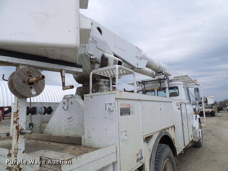 image for item DF7167 2001 Freightliner FL70 bucket truck