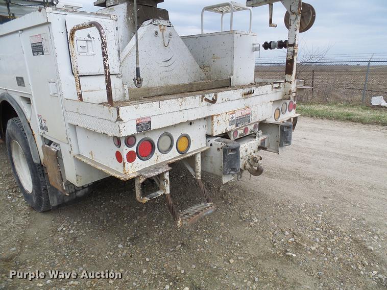 image for item DF7167 2001 Freightliner FL70 bucket truck