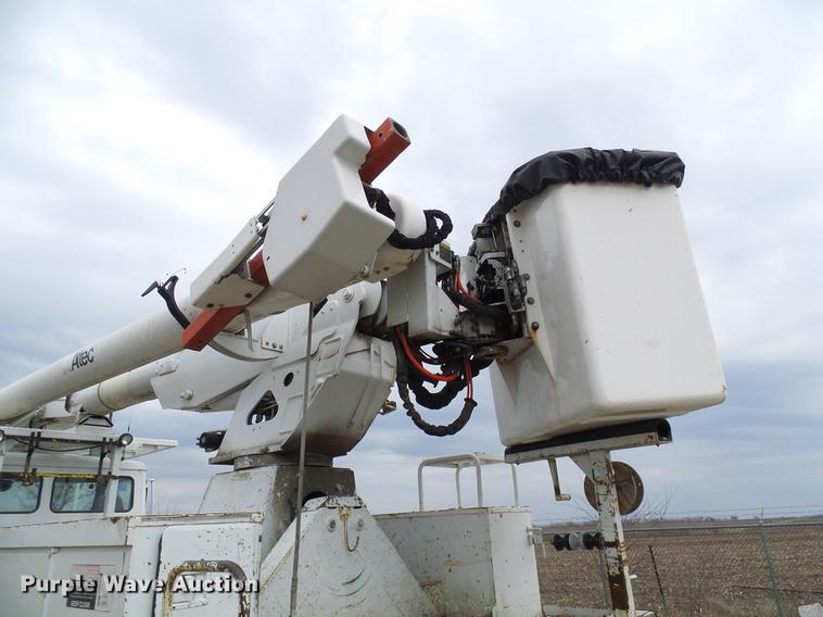 image for item DF7167 2001 Freightliner FL70 bucket truck