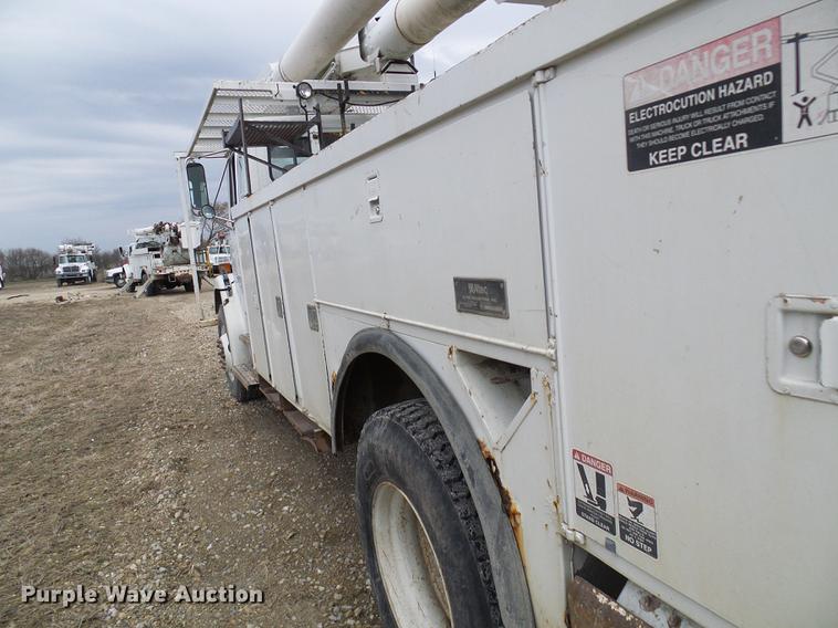 image for item DF7167 2001 Freightliner FL70 bucket truck