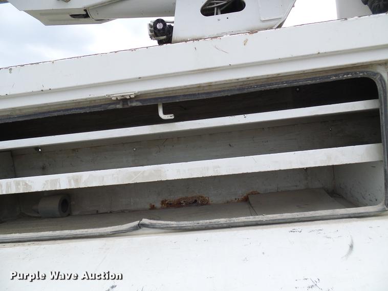 image for item DF7167 2001 Freightliner FL70 bucket truck