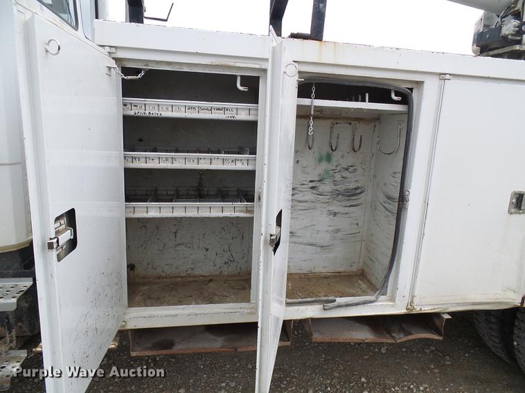 image for item DF7167 2001 Freightliner FL70 bucket truck