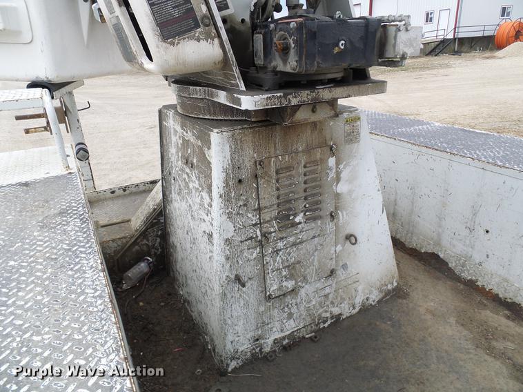 image for item DF7167 2001 Freightliner FL70 bucket truck