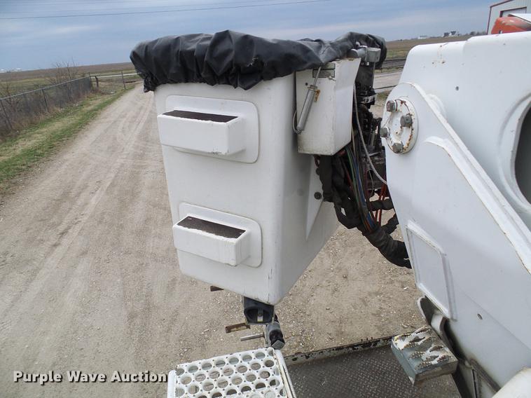 image for item DF7167 2001 Freightliner FL70 bucket truck