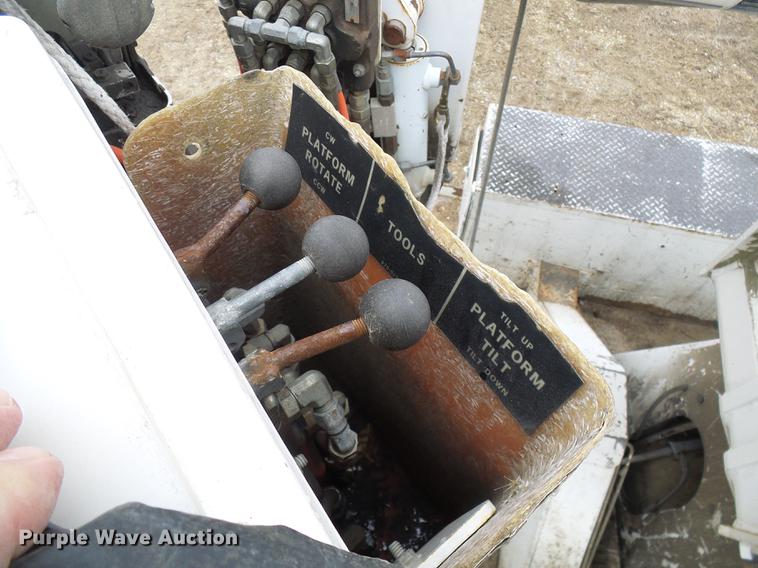 image for item DF7167 2001 Freightliner FL70 bucket truck