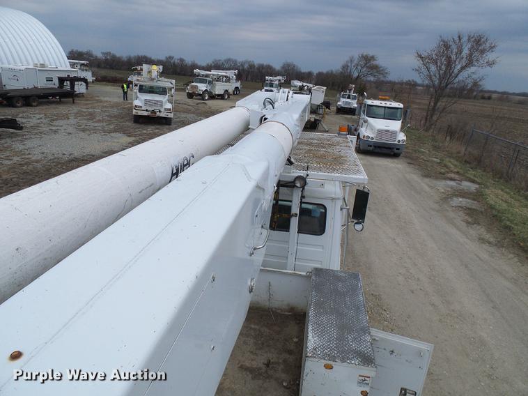 image for item DF7167 2001 Freightliner FL70 bucket truck