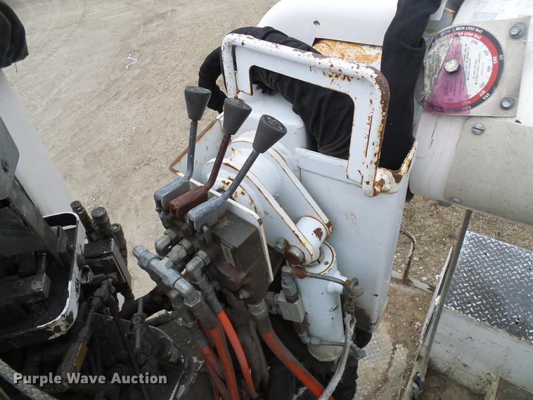 image for item DF7167 2001 Freightliner FL70 bucket truck