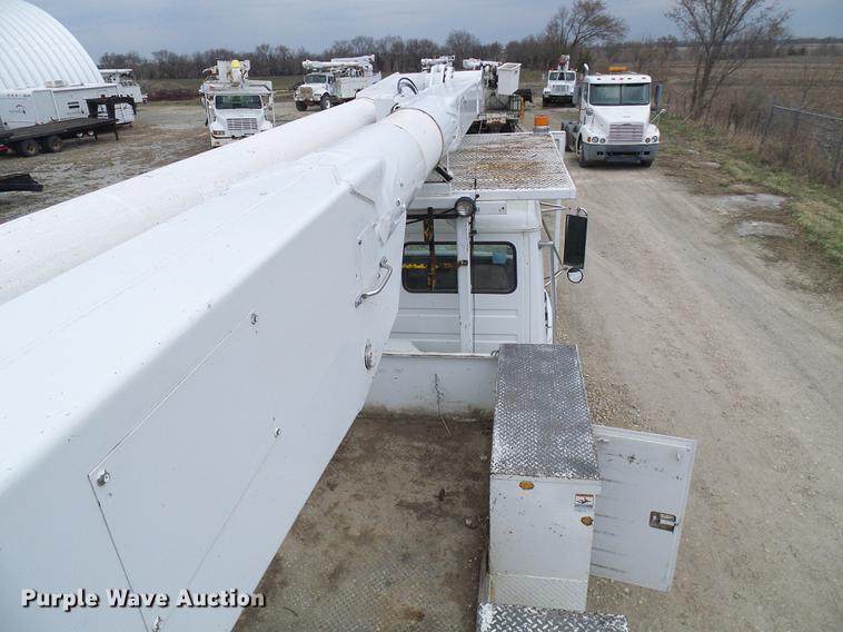 image for item DF7167 2001 Freightliner FL70 bucket truck