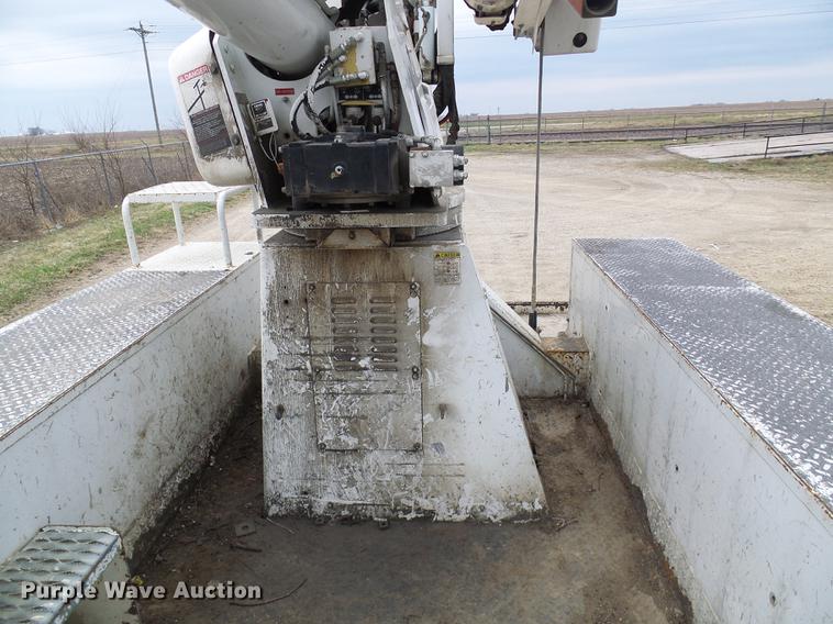 image for item DF7167 2001 Freightliner FL70 bucket truck