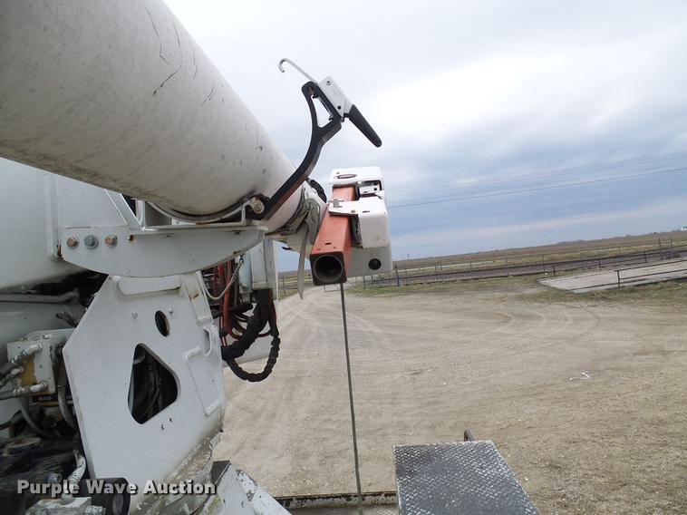 image for item DF7167 2001 Freightliner FL70 bucket truck