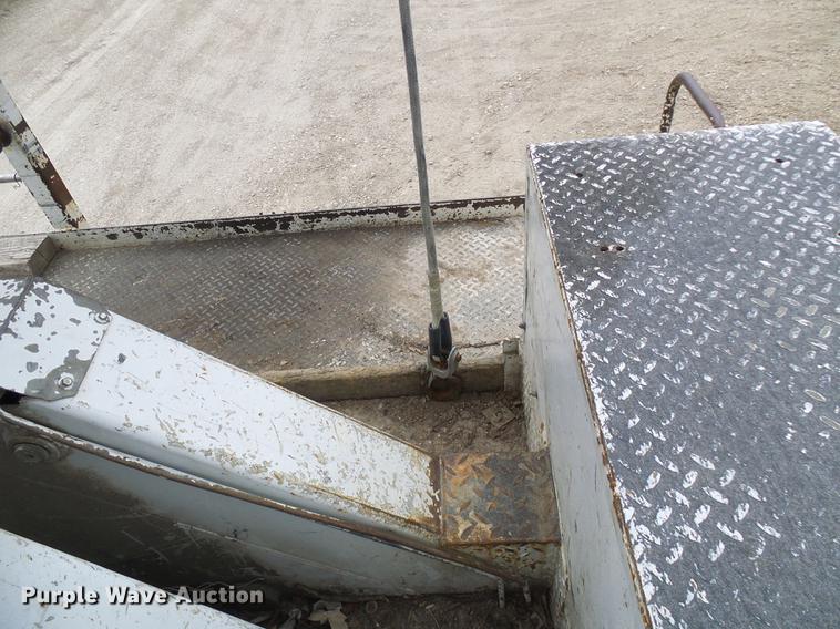 image for item DF7167 2001 Freightliner FL70 bucket truck