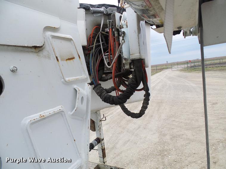 image for item DF7167 2001 Freightliner FL70 bucket truck