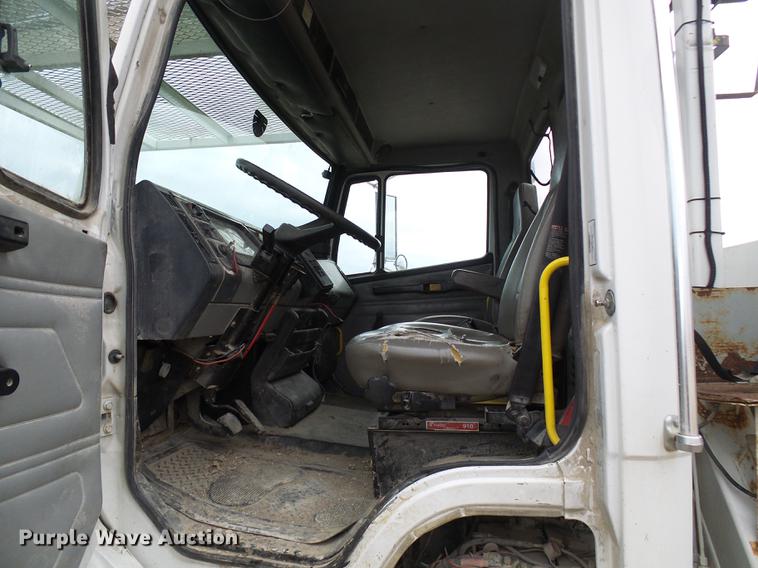 image for item DF7167 2001 Freightliner FL70 bucket truck