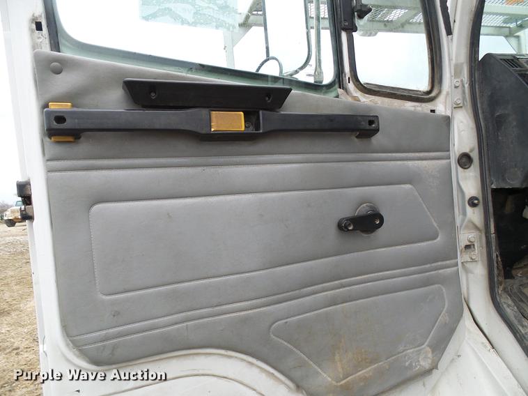 image for item DF7167 2001 Freightliner FL70 bucket truck