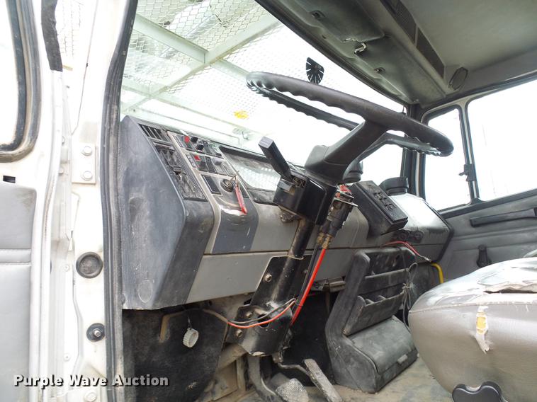 image for item DF7167 2001 Freightliner FL70 bucket truck