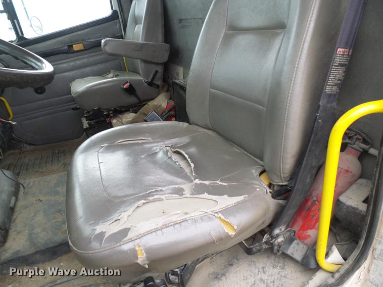 image for item DF7167 2001 Freightliner FL70 bucket truck