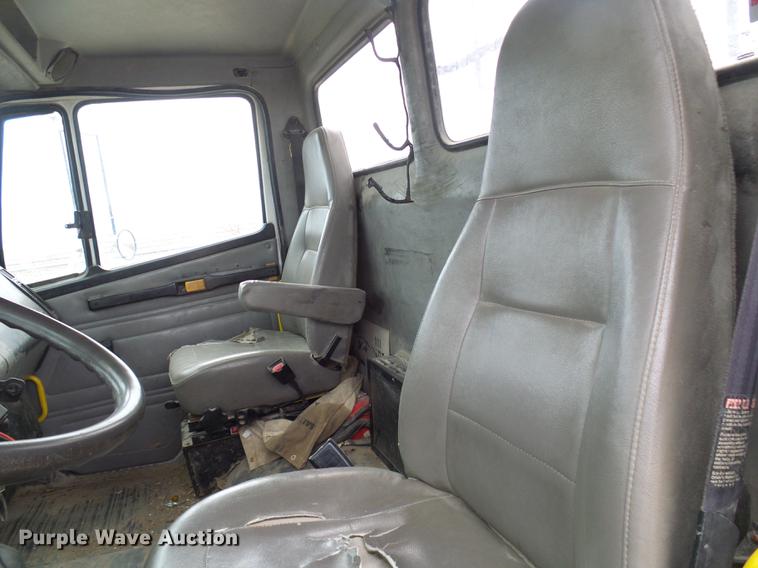 image for item DF7167 2001 Freightliner FL70 bucket truck