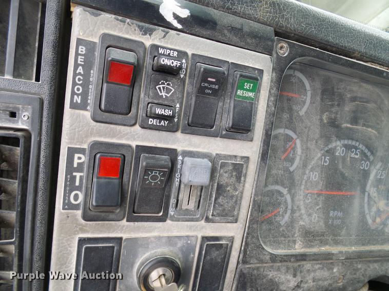 image for item DF7167 2001 Freightliner FL70 bucket truck