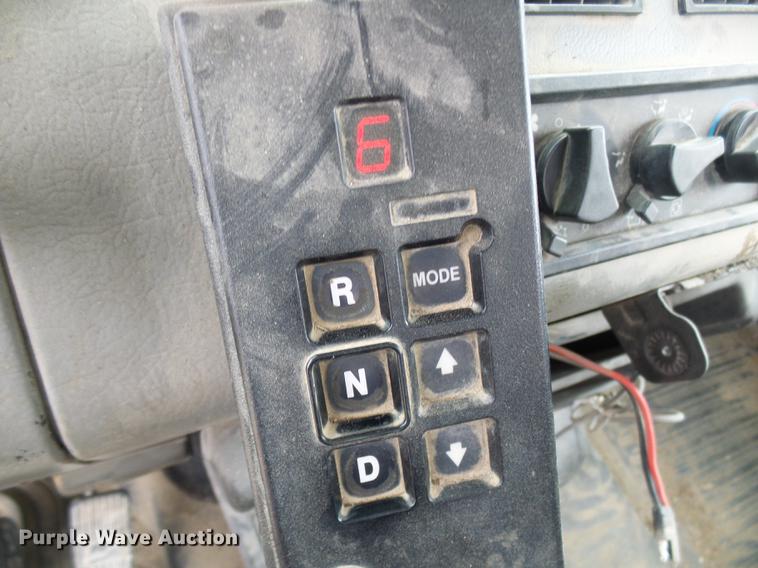 image for item DF7167 2001 Freightliner FL70 bucket truck