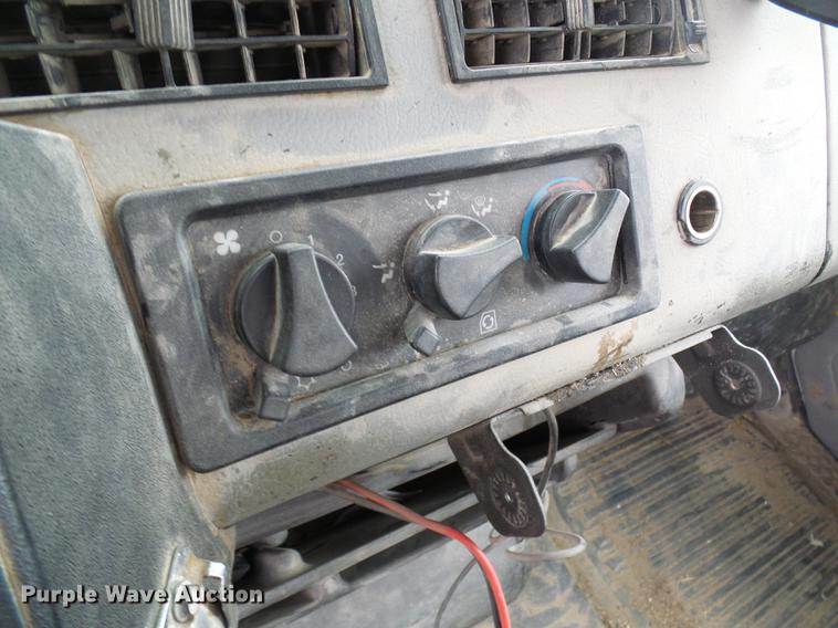 image for item DF7167 2001 Freightliner FL70 bucket truck