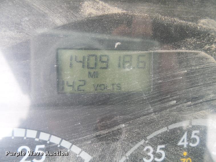 image for item DF7167 2001 Freightliner FL70 bucket truck