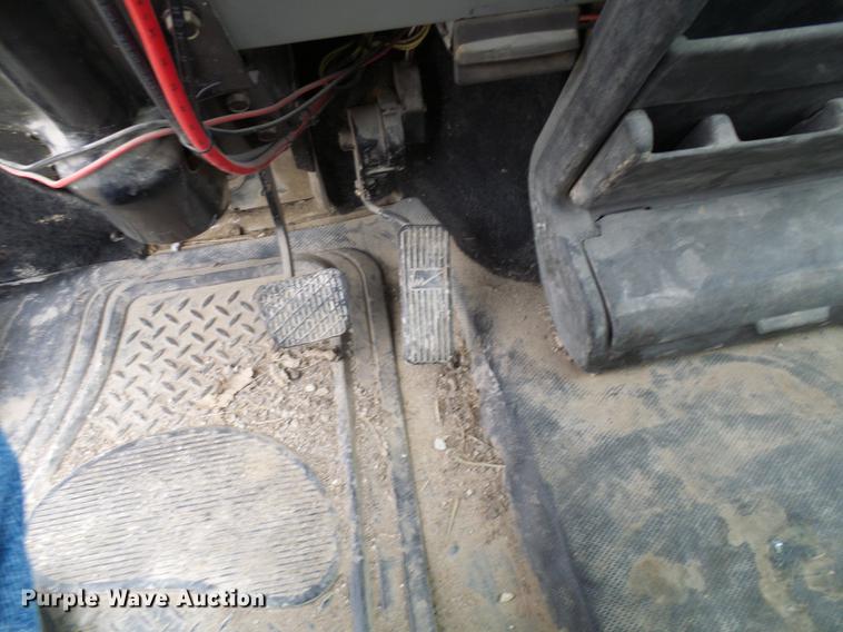 image for item DF7167 2001 Freightliner FL70 bucket truck