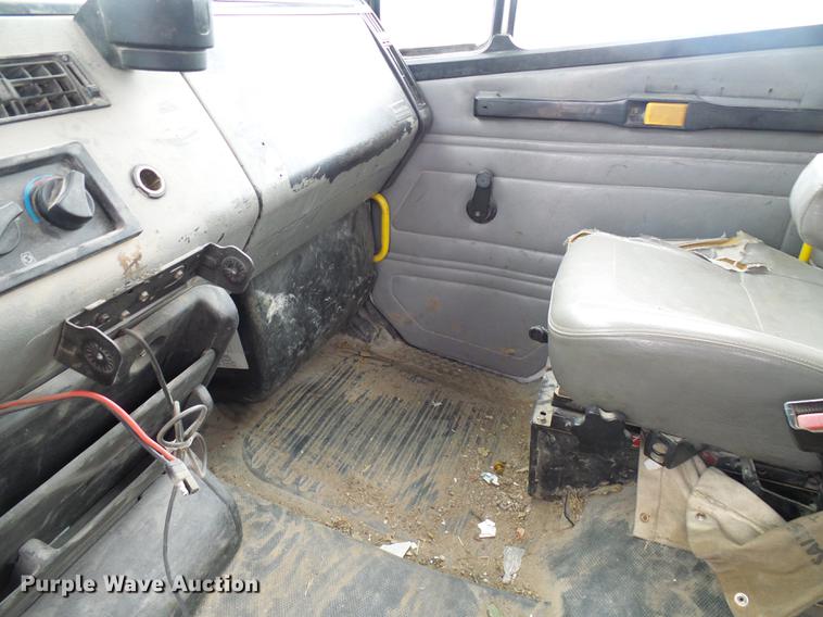 image for item DF7167 2001 Freightliner FL70 bucket truck