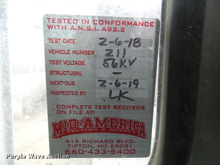 image for item DF7167 2001 Freightliner FL70 bucket truck