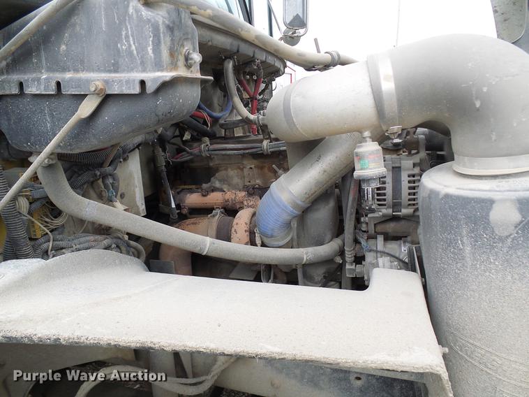 image for item DF7167 2001 Freightliner FL70 bucket truck