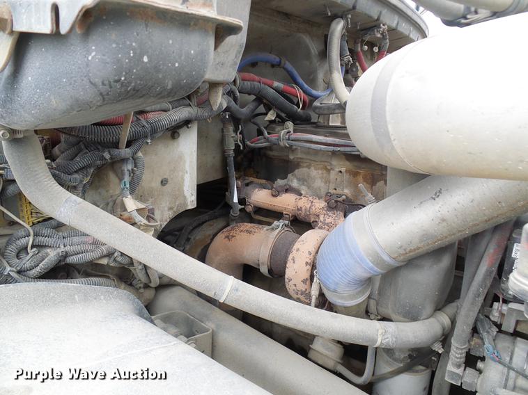 image for item DF7167 2001 Freightliner FL70 bucket truck