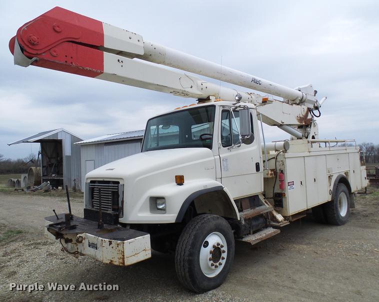 image for item DF7168 1999 Freightliner FL80 bucket truck